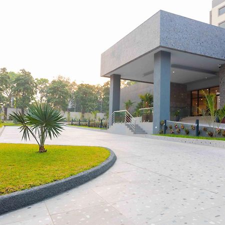 Palms By Eagles Airport City, Formerly Holiday Inn Akkra Exterior foto