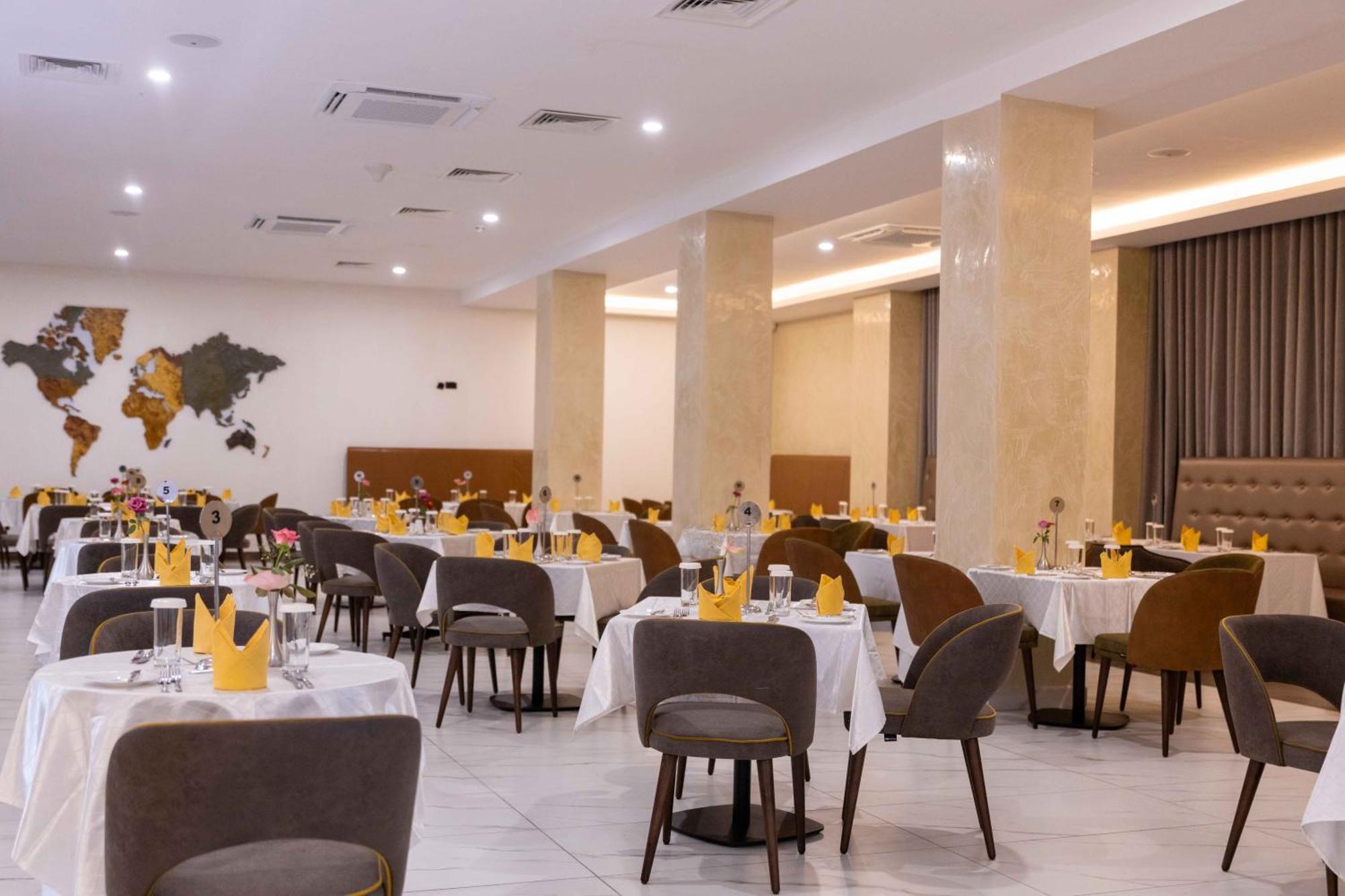 Palms By Eagles Airport City, Formerly Holiday Inn Akkra Exterior foto