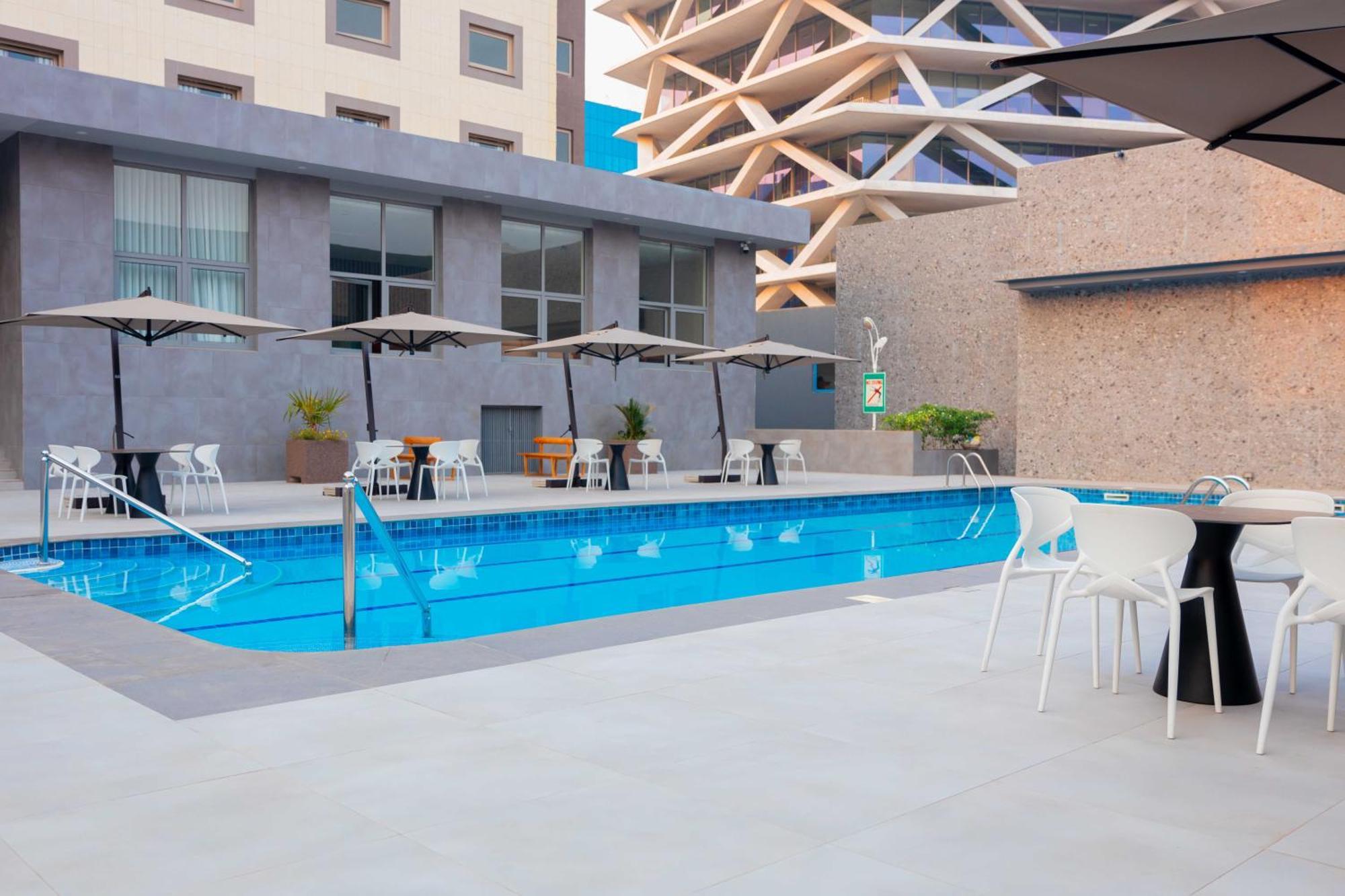 Palms By Eagles Airport City, Formerly Holiday Inn Akkra Exterior foto