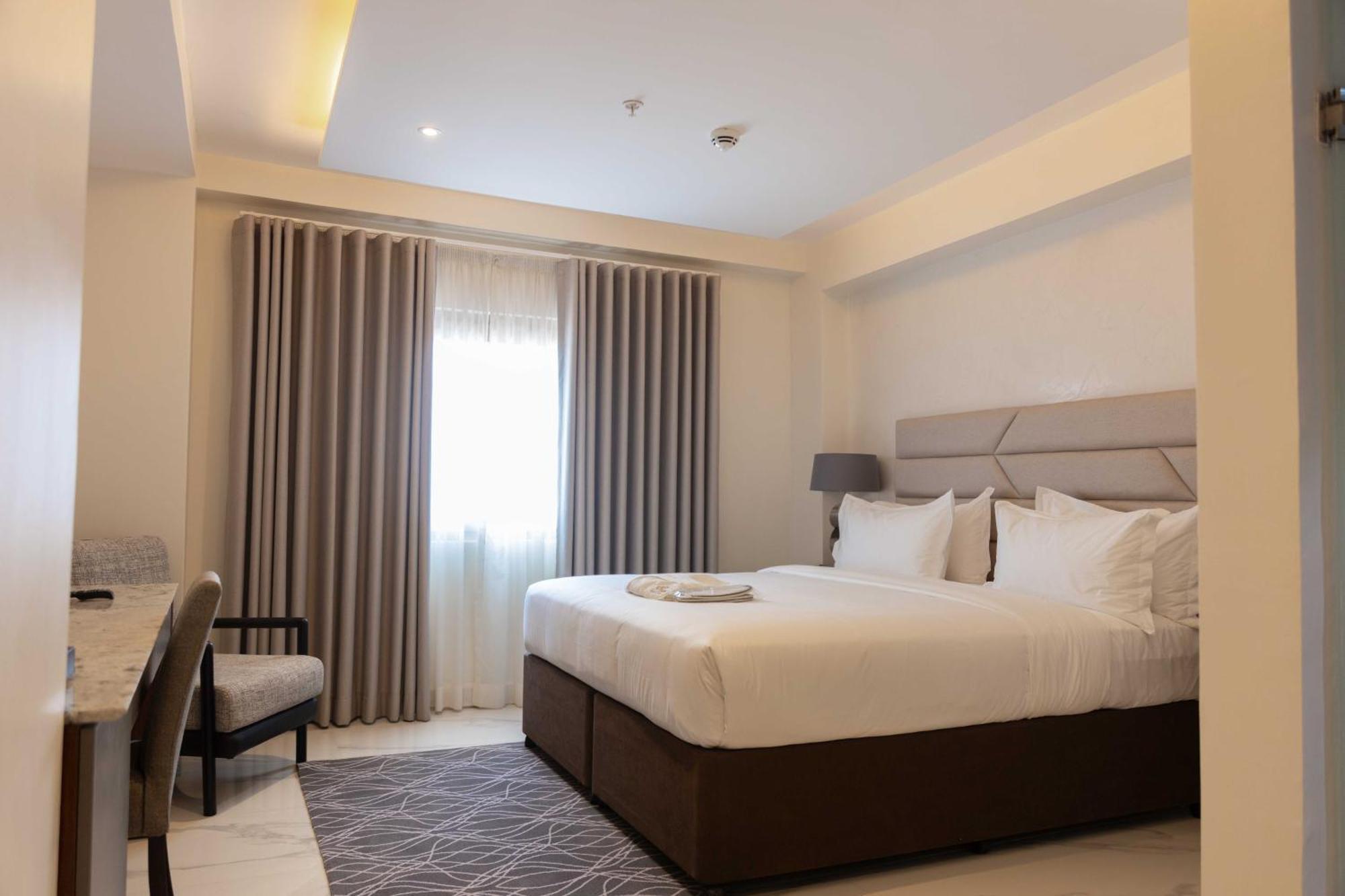 Palms By Eagles Airport City, Formerly Holiday Inn Akkra Exterior foto