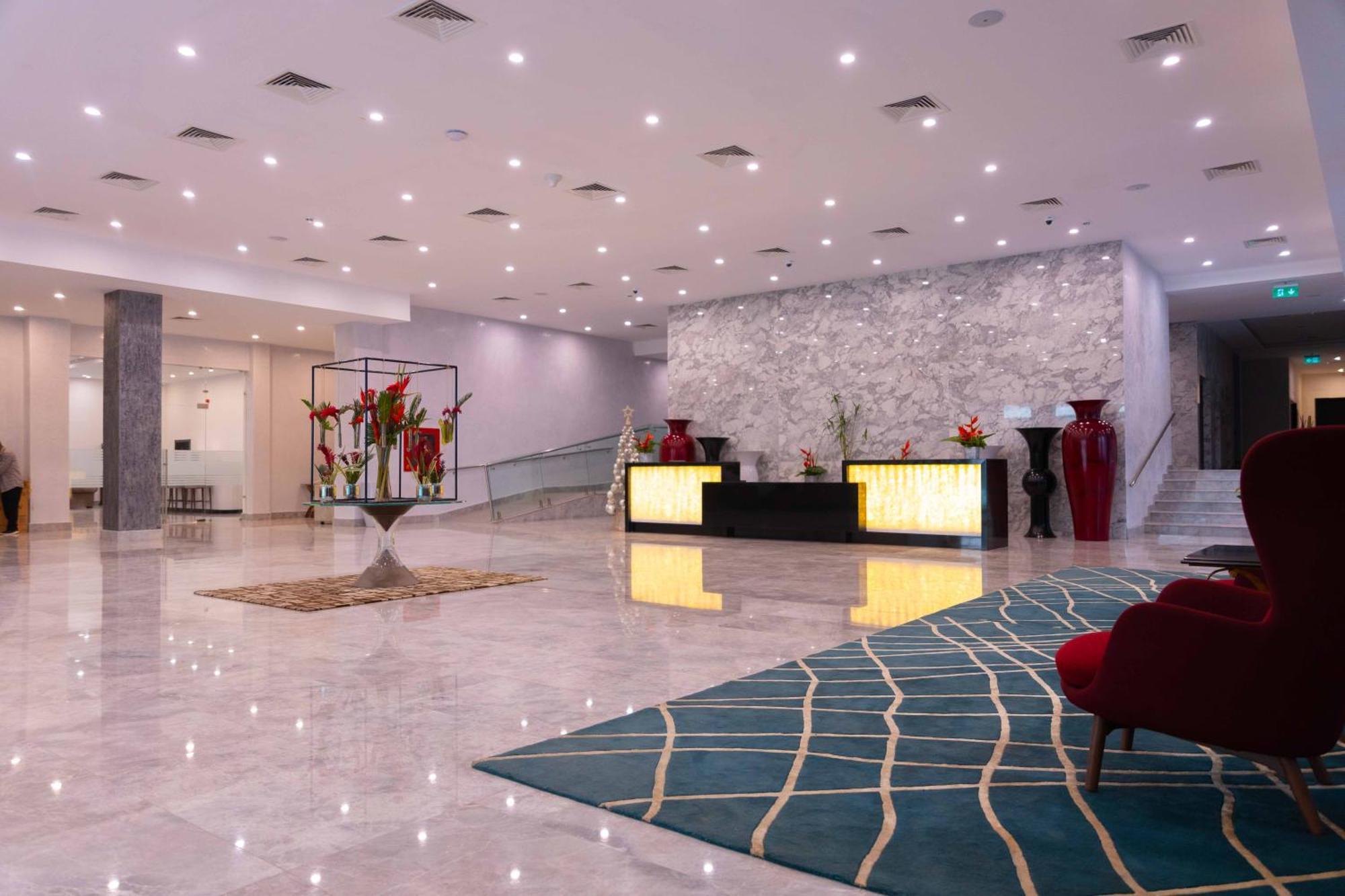 Palms By Eagles Airport City, Formerly Holiday Inn Akkra Exterior foto