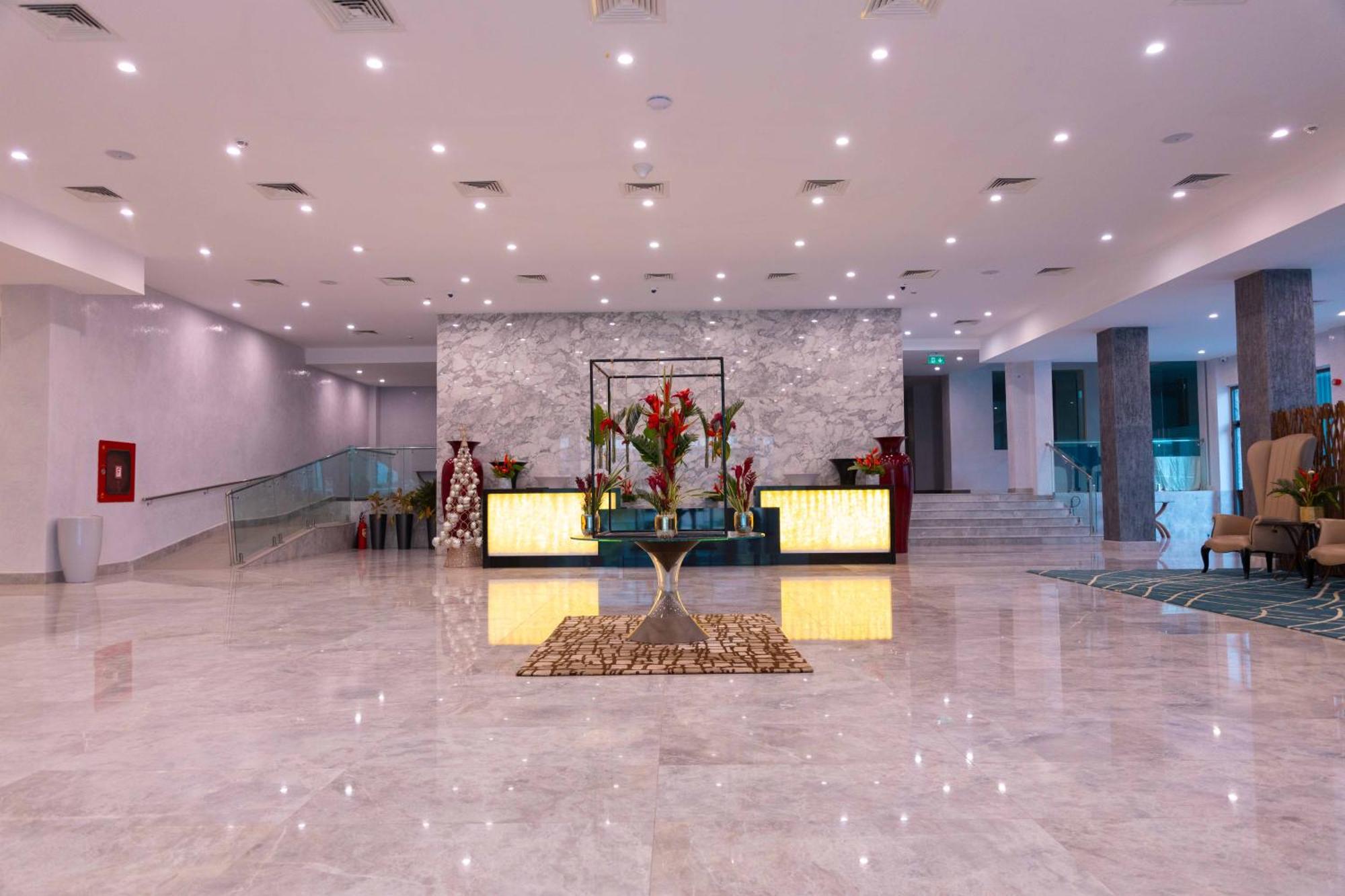 Palms By Eagles Airport City, Formerly Holiday Inn Akkra Exterior foto